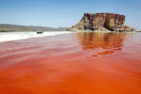علت قرمز شدن دریاچه ارومیه اعلام شد
