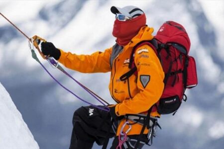 بدون تجهیزات کوهنوردی اقدام به صعود از کوه های پیرانشهر نکنید