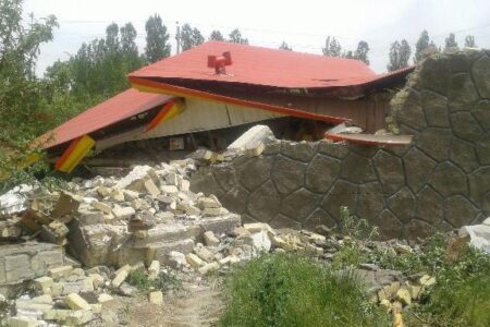 تخریب سه خانه باغ غیر مجاز در مهاباد
