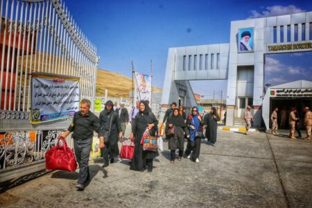 بیش از ۳۰ هزار زائر اربعین از مرز تمرچین عبور کردند / مرز تمرچین آماده ارائه خدمات ۲۴ ساعته به زائران است
