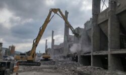 تخریب و قلع وقم ۱۲۶ مورد ساخت و ساز غیرمجاز در حریم جاده‌های آذربایجان غربی