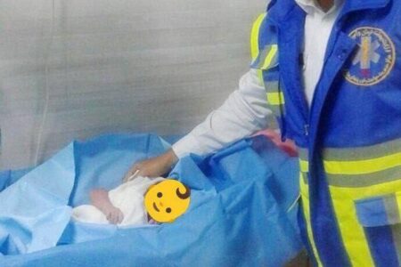 نوزاد دختر با کمک دستان توانمند کارشناسان اورژانس پیرانشهر چشم به جهان گشود
