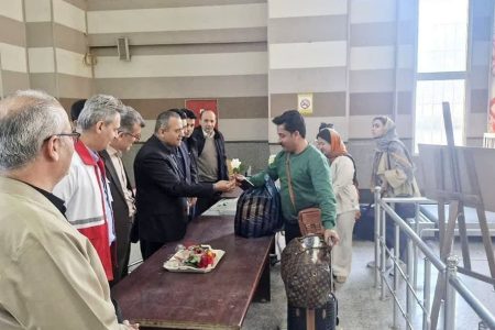 استقبال مسوولان شهرستان از مسافران نوروزی در مرز تمرچین