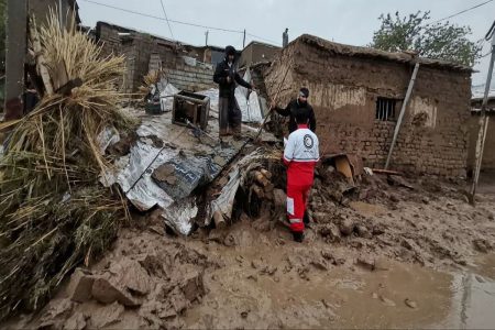 سیل و تگرگ به بیشتر از ۵٨٠ هکتار از اراضی کشاورزی پیرانشهر خسارت وارد کرد