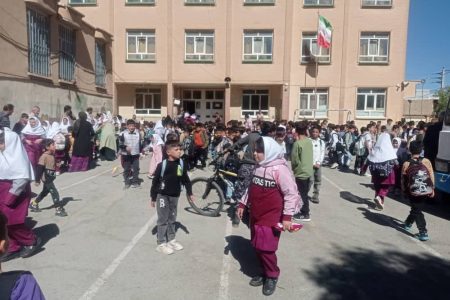 مدرسه و فروپاشی ایران؛ تجربه شش سال معلمی